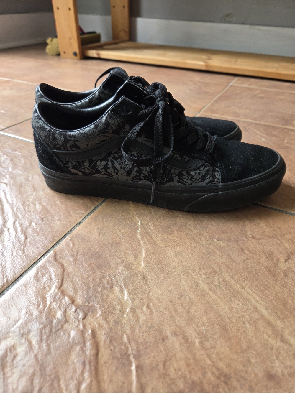 Vans Women's Black Gothic Floral Old Skool Sneakers